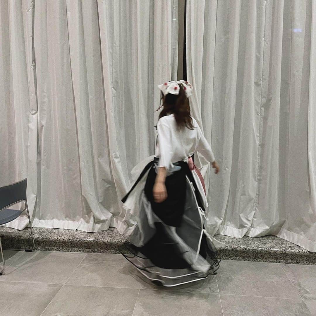 のインスタグラム：「👸✨ ㅤㅤㅤㅤㅤㅤㅤㅤㅤㅤㅤㅤㅤ ㅤㅤㅤㅤㅤㅤㅤㅤㅤㅤㅤㅤㅤ 衣装は、由衣がデザインしてくれた リメイクのスカート🤍🤍🤍 着てからも ここあげたほうがいいね？って ちゃちゃちゃーーっと縫ってくれました。すごい🥺✨ ㅤㅤㅤㅤㅤㅤㅤㅤㅤㅤㅤㅤㅤ 今回、グッズで作った、サンプルのロンTeeと、おうちにあった、チュールスカートで、素敵なスカートを作ってくれました😆✨ ㅤㅤㅤㅤㅤㅤㅤㅤㅤㅤㅤㅤㅤ お姫様みたいなドレスに心躍りました👸🏻💗 @_yuuui_t ちゃん、ありがとう😊」