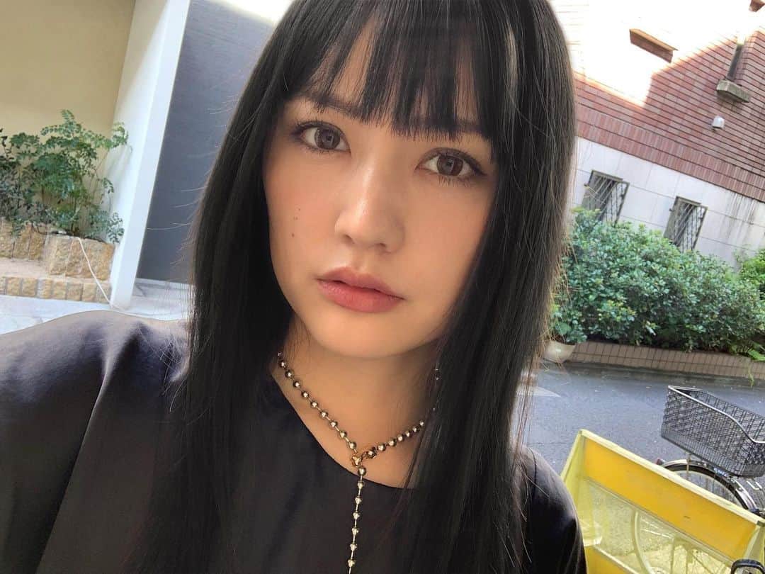 志保さんのインスタグラム写真 - (志保Instagram)「ここ最近、黒髪ブーム再来してる🦓」9月12日 14時48分 - shiho__official