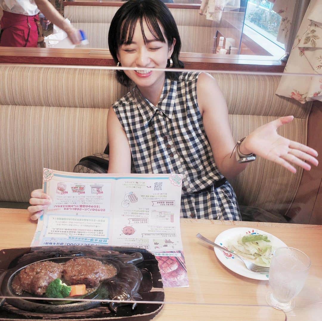 倉田茉美のインスタグラム：「うまかったっす。  お気に入りの古着ワンピース👗と共に」