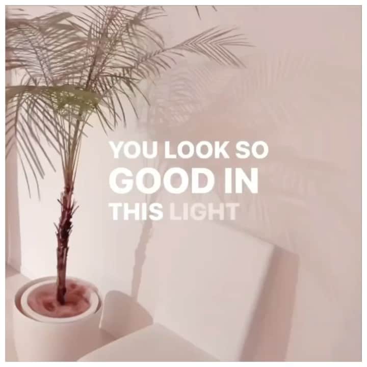 金香里のインスタグラム：「昨日ストーリーにあげた #surfmesa #madisonbeer の #carriedaway って曲を使えないので ピアノ弾いてみたよ🎹  どうやって弾いたのかは @khyangrism に載せてるよ。  #音量小さめ #この曲好きすぎて辛い  #100回は聴いた  #힐링타임 #힐링공간 #힐링곡  #그림자」