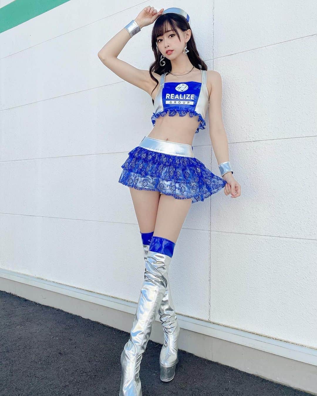 林紗久羅さんのインスタグラム写真 - (林紗久羅Instagram)「. . . . ストーリーにも書きましたが こちらにも💁‍♀️ . SuperGT Rd.5 SUGO戦 決勝日 ありがとうございました💙 . 24号車➡️15番手ｽﾀｰﾄ→6位 56号車➡️10番手ｽﾀｰﾄ→3位 . と、素晴らしい追い上げを 見せてくれました‼️😭 . 菅生の魔物が大暴れしましたが 味方についてくれたようです👿✨ . 表彰台獲得＆5ポイントGET とっても嬉しいです🥰 . . . #株式会社リアライズコーポレーション #realize #realizegroup #リアライズ #kondoracing #日産自動車 #日産自動車大学校 #2021リアライズガールズ #supergt #ツインリンクもてぎ #racequeen #レースクイーン #全身コーデ #ニーハイブーツ #トークハット #メーテル帽 #へそ出し」9月12日 17時07分 - sa1210ku