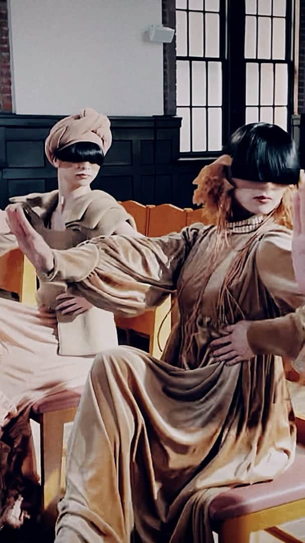 THE Dallasのインスタグラム：「AW21 LONDON fashion week official schedule 2012/02/19/fri show time PM 12:00(London Time) PM 21:00(Japan Time)  FUMIE=TANAKA 21AW “Millefeuille"  Director , Video Editor and Choreographer : MIKIKO (ELEVENPLAY) @mikiko_san     Dancer : KOHMEN,SAYA,KAORI,YU,MAI,NANAKO (ELEVENPLAY) @elevenplay   Music : Salty by Kazu’s debut solo album Adult Baby (P) & © 2019 Adult Baby Records @kazu.makino   Assistant Director & Videographer(iPhone camera) : MARU (ELEVENPLAY)@rrrmarumarurrr   Technical Director & 3DScan Engineer : DAITO MANABE (Rhizomatiks) @rhizomatiks @daitomanabe   Director of photography & Editor : MURYO HOMMA (Rhizomatiks) @muryo.oy   Videographer Assistant : SHIZUO TAKAHASHI  Lighting designer : HIROYUKI URADA  Lighting Assistant：MASARU MASUDA  Hair Make Up: IKUKO SHINDOU (SHISEIDO) @ikukoshindo @shiseido_hma   Nailist :  NAGISA KANEKO ( DISCO nail) @nagisakaneko @disco_tokyo   Photographer:YUJI WATANABE(perle-management) @yuji_w57   Maison:YUKI TANAKA(DO-LE)  Pr:MITSUTOMO KAWAMURA(GMPC) @4kpress   Location Coordinator : YOKO ISHIDATE  Location Support : SAKI ISHIKAWA,MOMOKO NISHIMOTO (Rhizomatiks)  Production Manager : KAHORI TAKEMURA (Rhizomatiks)  Producer : TAKAO INOUE (Rhizomatiks) @tko_inoue     After graduating Osaka Mode Gakuen, she started her first career at "WORLD".  And she moved to Sazaby League and involved in setting up AndA.  After that she worked some of major apparel brands like United Arrows and JUN as s designer.  THE Dallas launched in 2016 and she held Runway Show at Amazon Fashion Week TOKYO on 2018AW and 2019AW.  From 2020SS, She renamedas "FUMIE TANAKA" from THE Dallas, started as new brand. FUMIE TANAKA Expressing designer's view of the world through her filter and expressing her own sensibility as natural. FUMIE TANAKA focused on adults who know themselves and feel comfortable with natural. Also Small leather goods are strength and popular item of the brand and collaborate with other industries that are play fulness.」
