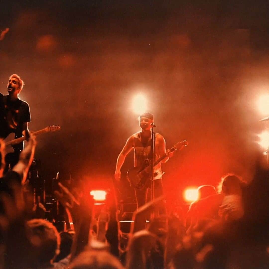 All Time Lowのインスタグラム：「@sadsummerfest where to begin…we are so proud of the festival, the fans, and every act that played one or all of these shows to make this an unforgettable summer quite literally years in the making. We’re sad summer is coming to a close, but that doesn’t mean we’re stopping anytime soon. See you this fall!」