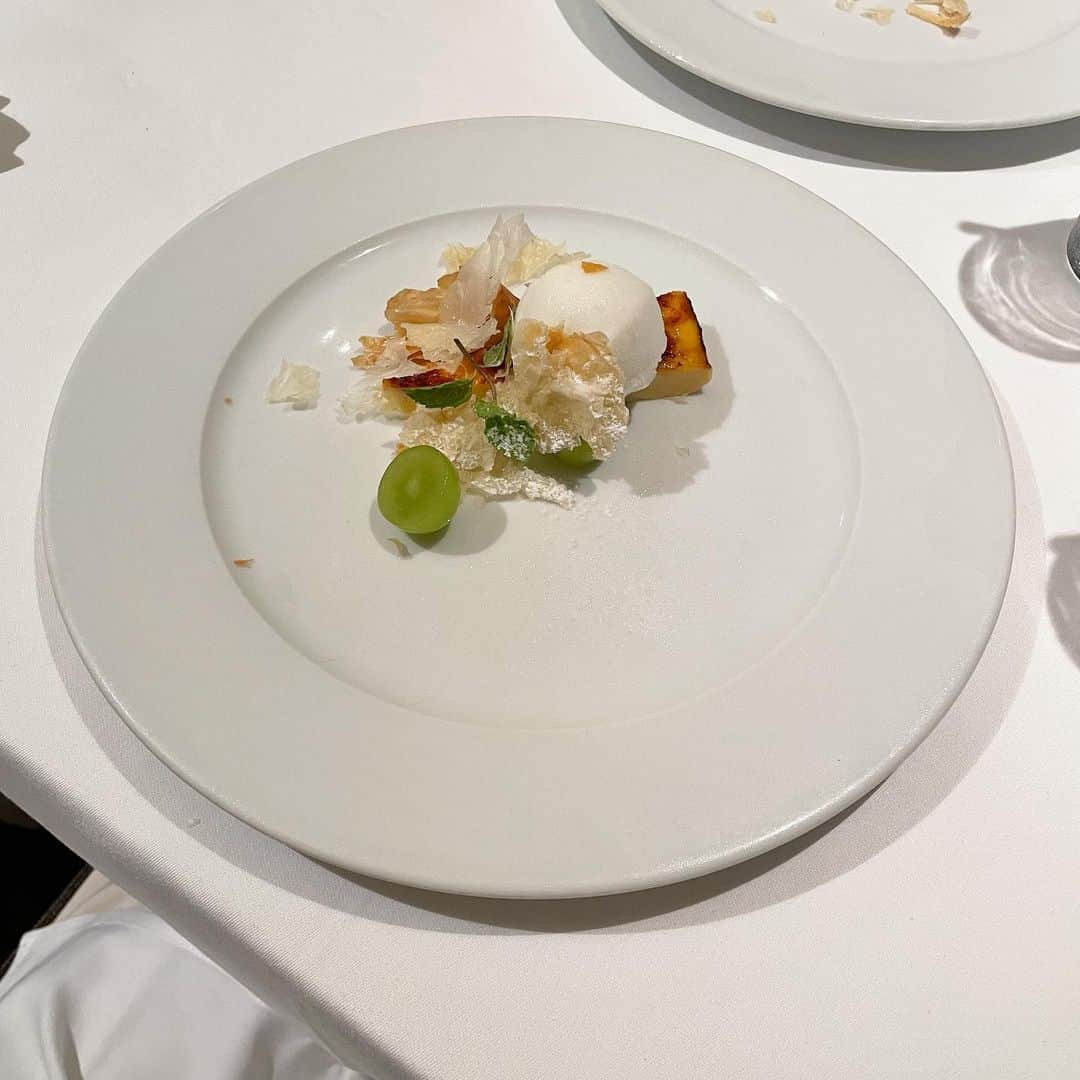 杉浦みずきのインスタグラム：「. 上にいろいろのってますが、カタラーナです ❤︎」