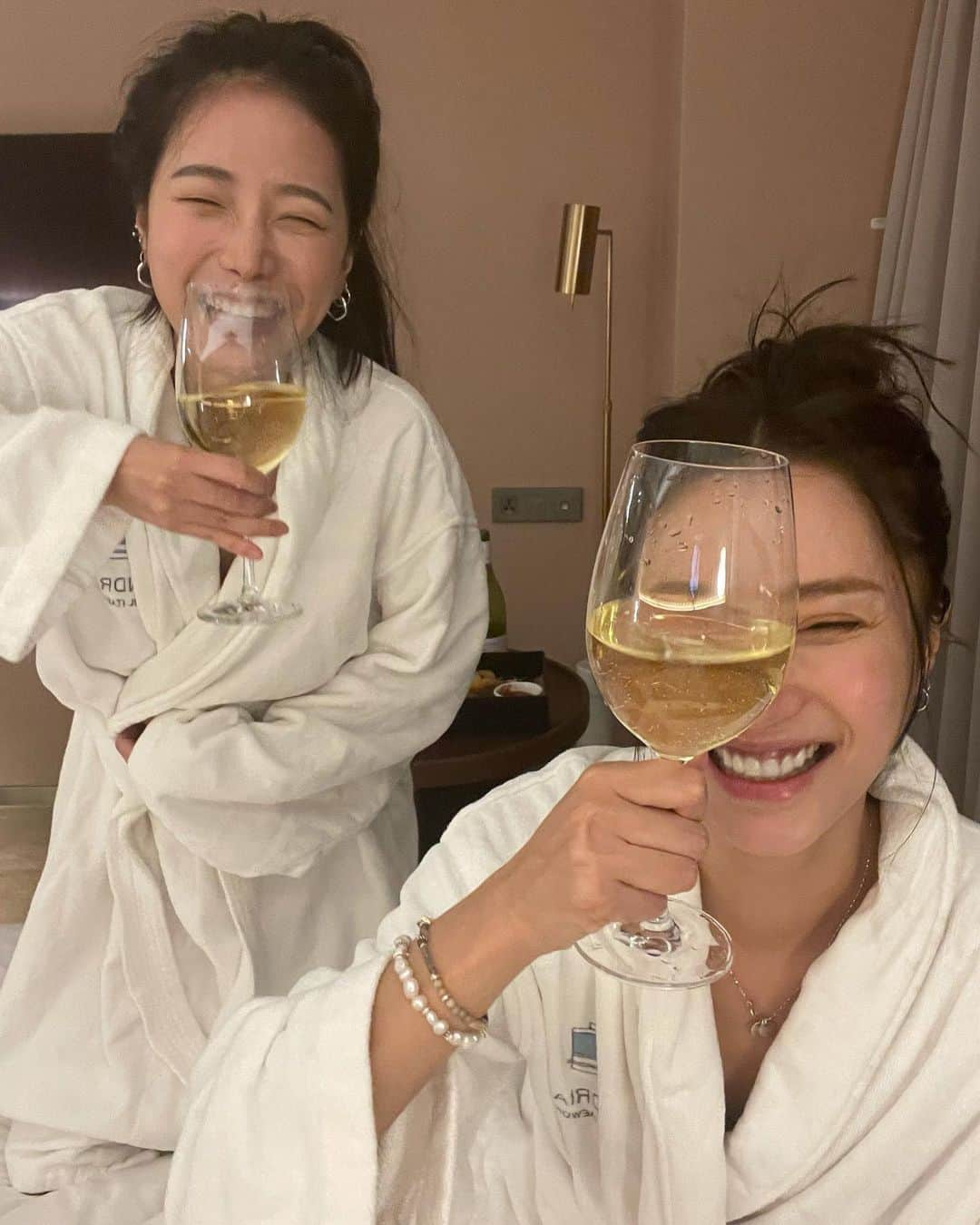 パク・ソラさんのインスタグラム写真 - (パク・ソラInstagram)「여름보다 더 뜨거웠던 우리 첫 호캉스ㅋㅋㅋ날씨요정 만세🙌💙쏘행복💙」9月12日 20時03分 - sora_pppp