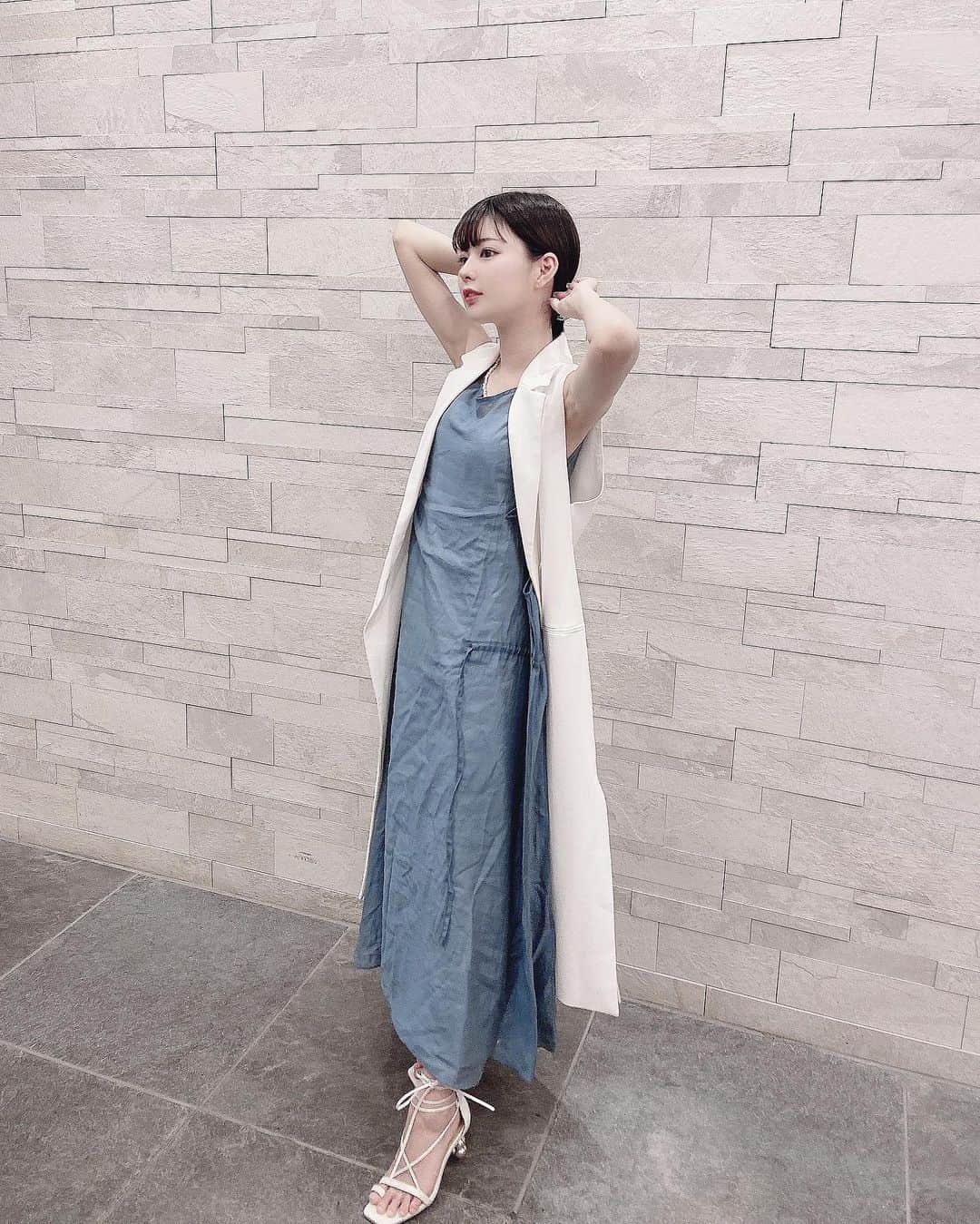 sarimaru(国木田さりまる)のインスタグラム：「座ってたら服がクシャってしまった😢 私のお気に入りのアパレルブランドてんこ盛りコーデ✌︎ もう秋だから衣替えだ~🌾 ・ ・  necklace: @weaki_official  dress: @norda.official  sandals: @amerivintage   #ootd #fyp #zara」