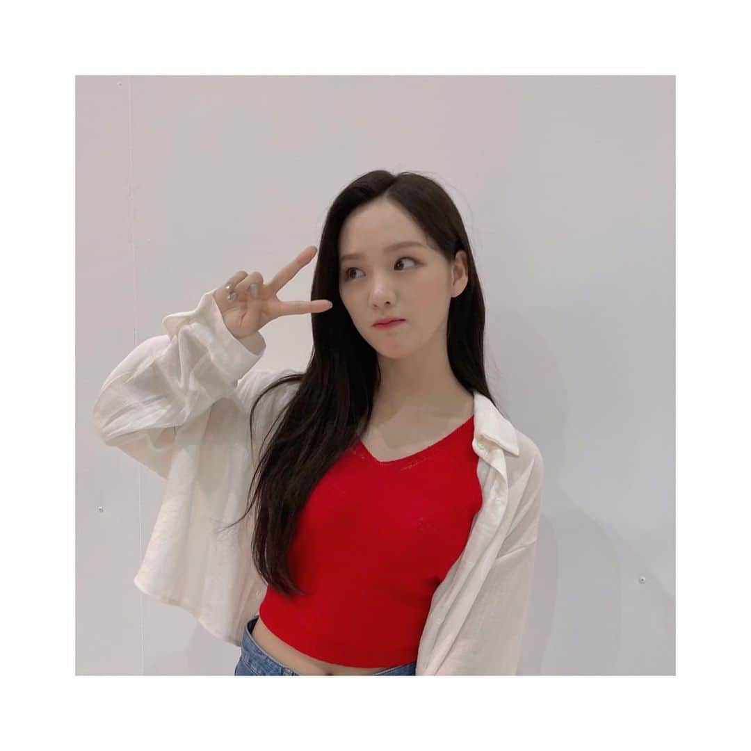 NiziUさんのインスタグラム写真 - (NiziUInstagram)「赤い服に赤いリップ~~❤️💄💋 빨간 옷에 빨간 립~❤️💄💋  #🐣#久しぶり~#WithU~#早く会いましょう~🐨」9月12日 20時32分 - niziu_artist_official