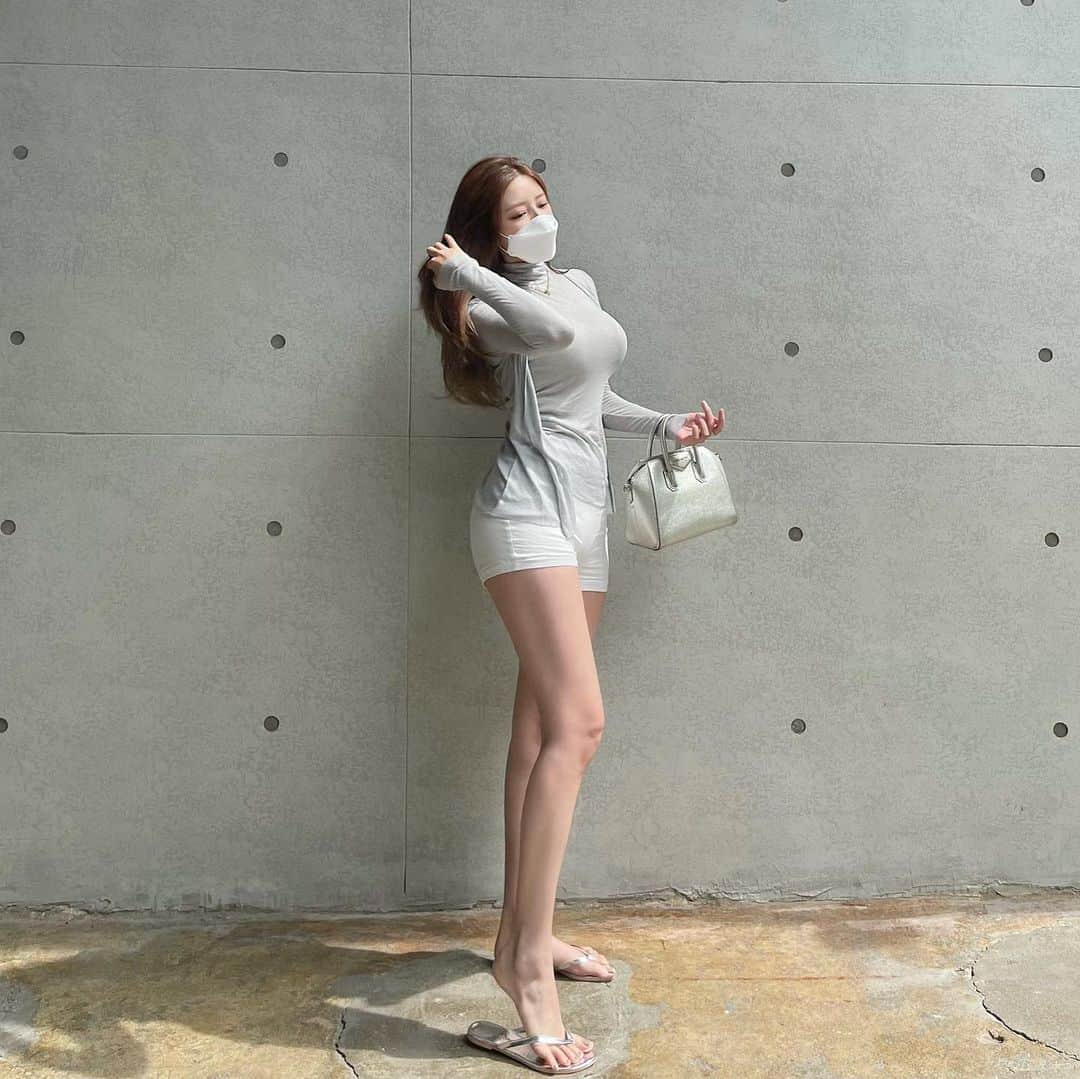 Choi Somiさんのインスタグラム写真 - (Choi SomiInstagram)「⠀⠀⠀⠀ #글랜더 #glander  궁금해서 베리효소 일주일 안 먹었더니 바로 체중 늘고 또 허벅지 붙어버린 거 실화..?」9月12日 21時18分 - cxxsomi