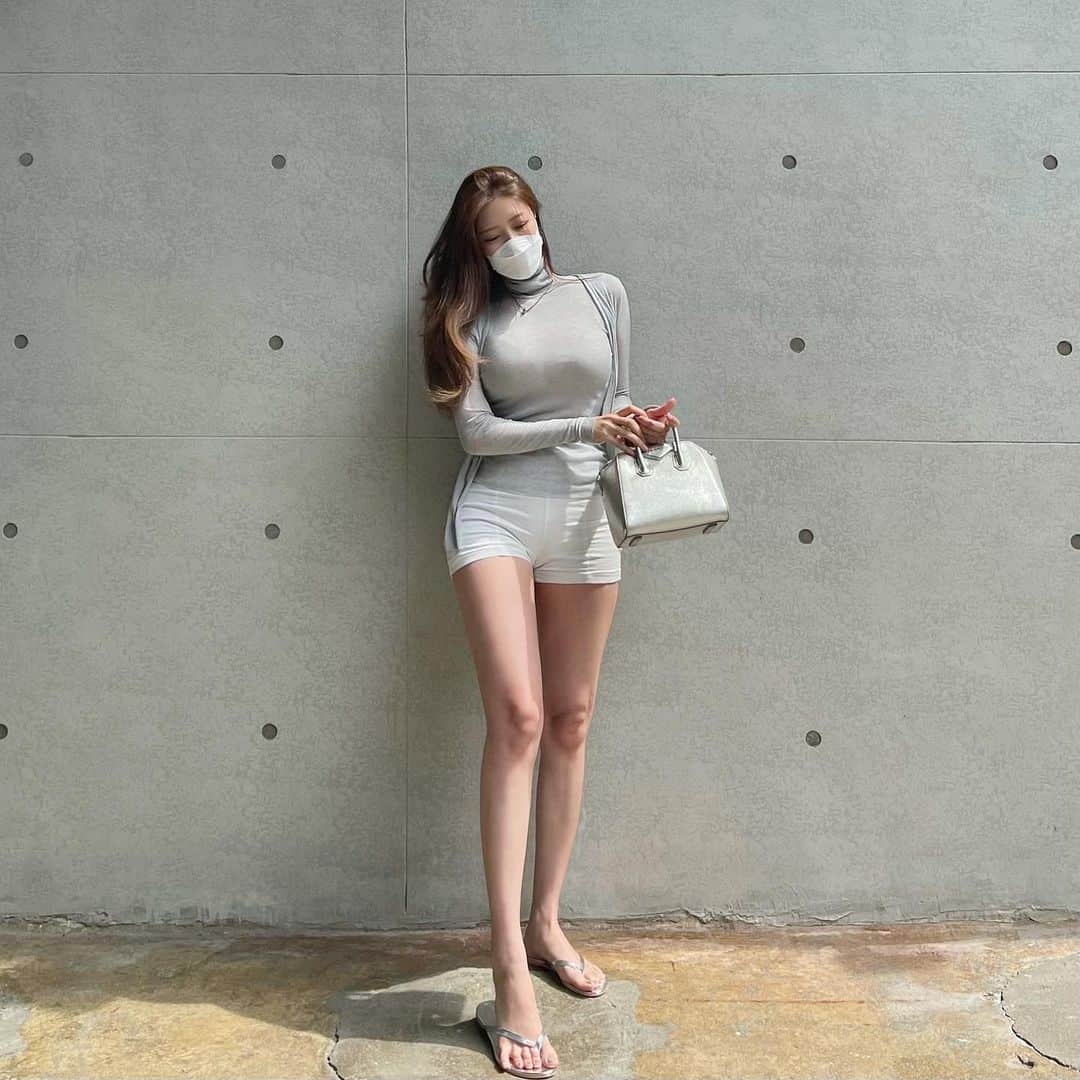 Choi Somiさんのインスタグラム写真 - (Choi SomiInstagram)「⠀⠀⠀⠀ #글랜더 #glander  궁금해서 베리효소 일주일 안 먹었더니 바로 체중 늘고 또 허벅지 붙어버린 거 실화..?」9月12日 21時18分 - cxxsomi