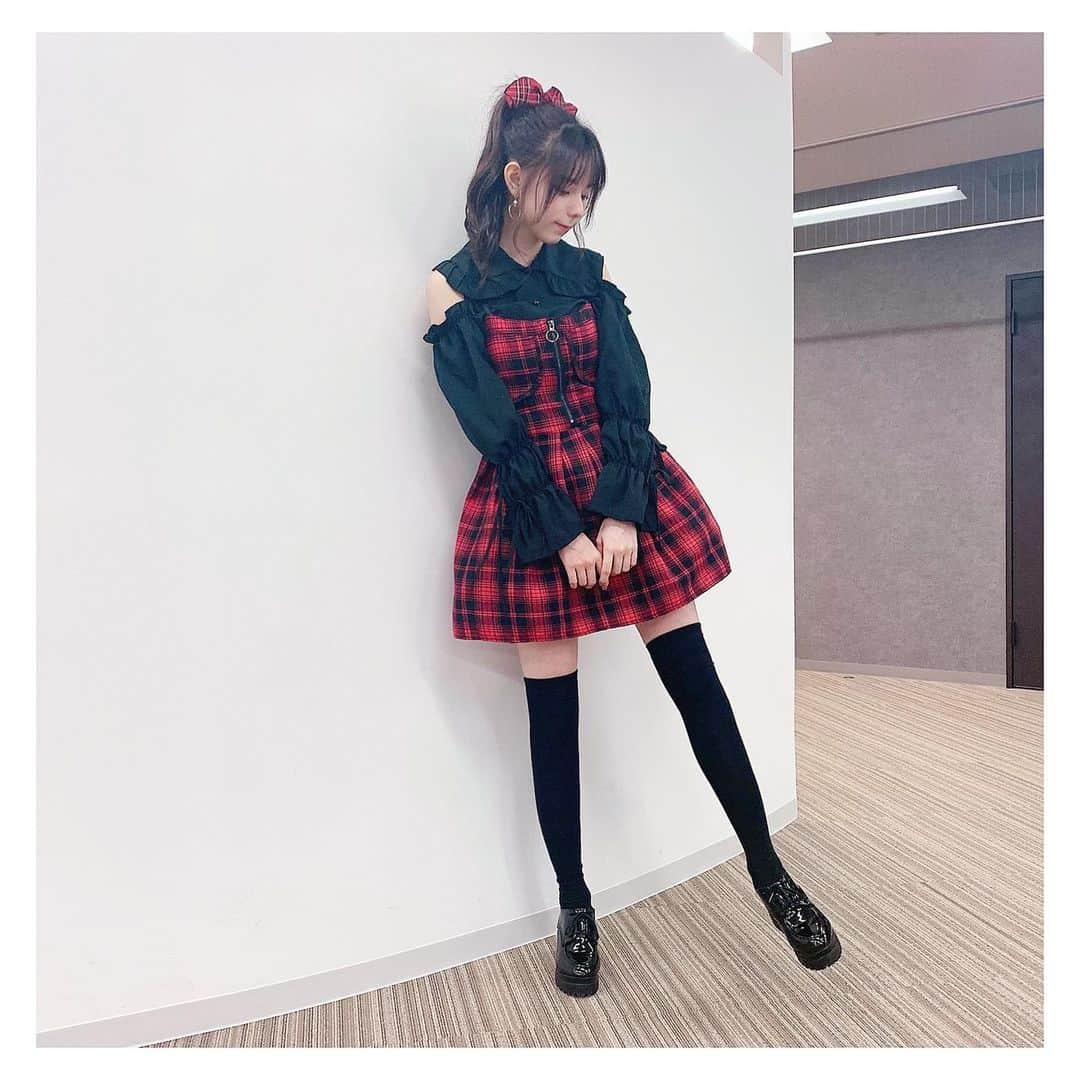 大森莉緒さんのインスタグラム写真 - (大森莉緒Instagram)「・ ・ ラスアイサバイブ day11🔥  本日も応援、本当にありがとうございました🥺✨ 来週も頑張ります💪  AKB48さん「10年桜」を歌わせて頂いた時の衣装です🌸  赤黒チェックに、ニーハイ、 ポニーテールどうですか❤️🖤  22:30〜17Live配信しますっ☺︎ ・ ・  #大森莉緒  #おーりお  #おりおんず  #ラストアイドル  #ラスアイサバイブ  #10年桜  #ポニーテール  #チェック  #instagood #instapic #good #black #red #패션 #코디 #오늘의코디 #오늘의패션 #전신샷 #코디스타그램 #옷 #좋아요」9月12日 22時05分 - rio.ohmori