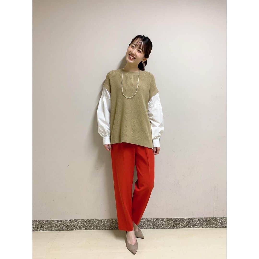河村綾奈のインスタグラム：「先週お借りした衣装たちでした💐  明日からの1週間も頑張りましょう！🥸」