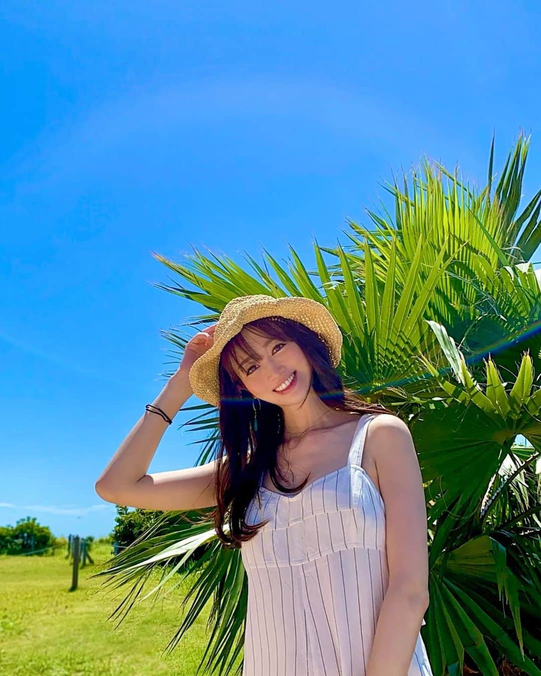 のインスタグラム：「終わってみれば あっという間の夏☀️ 海や花火大会、旅行も 来年こそは行きたい✨ . . #時差投稿 #猛暑日 #夏 #青空 #麦わら帽子 #photo」