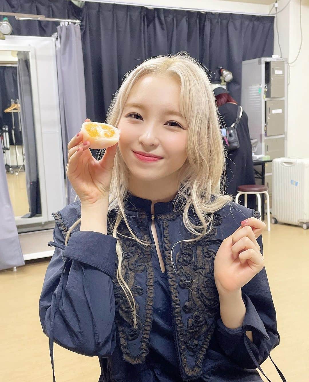 のインスタグラム：「. Lion MV撮影の合間に📷🦁. . #神宿 #kamiyado #一ノ瀬みか #Lion」
