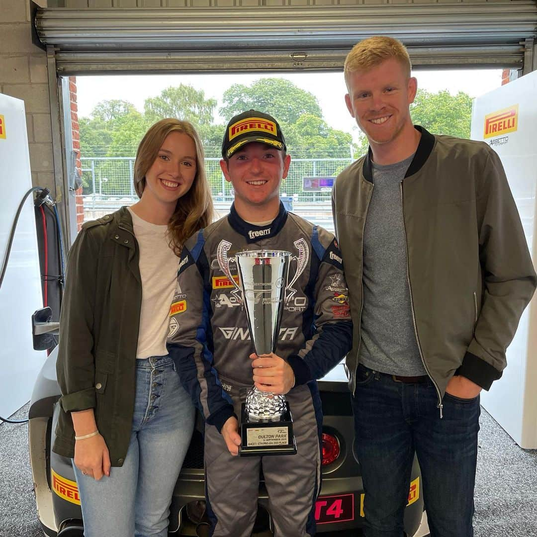 カイル・エドマンドさんのインスタグラム写真 - (カイル・エドマンドInstagram)「Oulton Park watching @crobertson55 #BritishGT🏁」9月13日 0時37分 - kyle.edmund