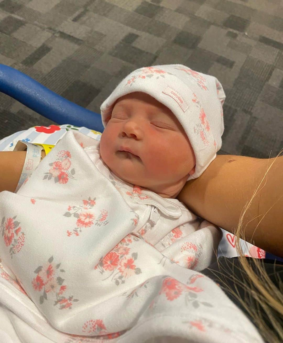 Bruna Rangel Limaさんのインスタグラム写真 - (Bruna Rangel LimaInstagram)「MEET ASTORIA 🦋 born on September 7th,2021 8:20pm 7lbs 15oz of deliciousness! We are so in love and we’ll share the birth story soon. Thank you guys for all of the love & kind words💘」9月13日 1時10分 - xoobruna