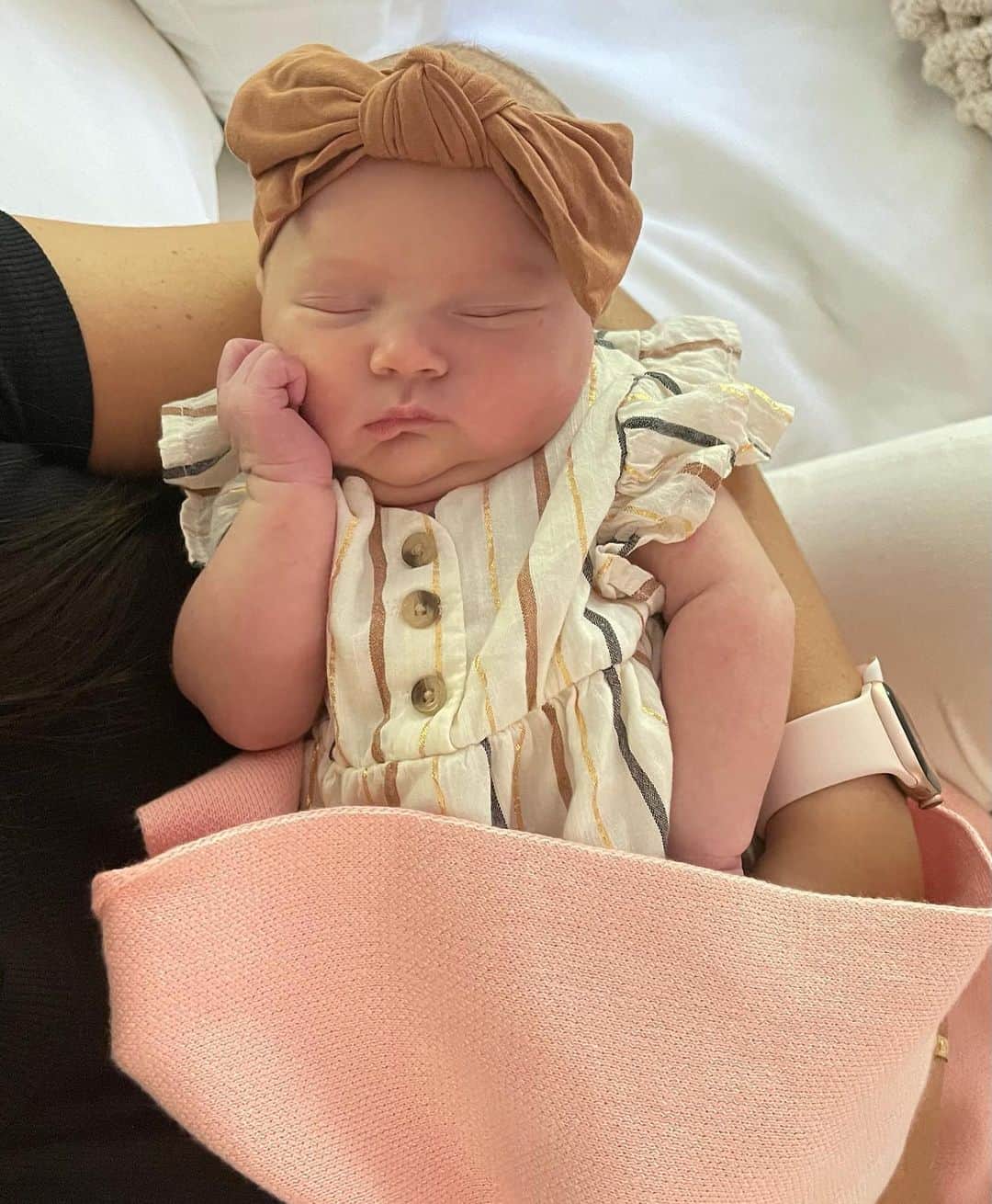 Bruna Rangel Limaさんのインスタグラム写真 - (Bruna Rangel LimaInstagram)「MEET ASTORIA 🦋 born on September 7th,2021 8:20pm 7lbs 15oz of deliciousness! We are so in love and we’ll share the birth story soon. Thank you guys for all of the love & kind words💘」9月13日 1時10分 - xoobruna