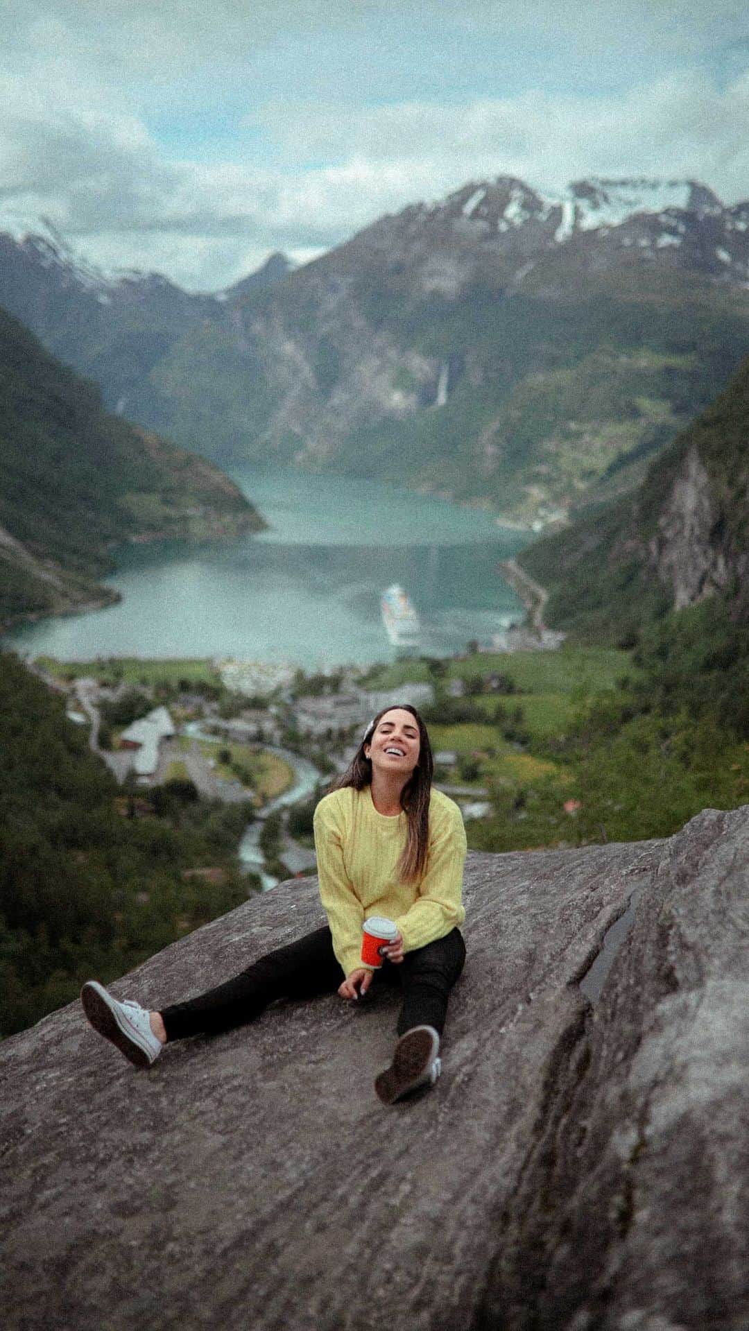 Katy Esquivelのインスタグラム：「Siempre me preguntan cómo hago para mantenerme en forma mientras viajo. Así que decidí compartir con ustedes estos ejercicios prácticos que se pueden hacer donde sea que estén!」