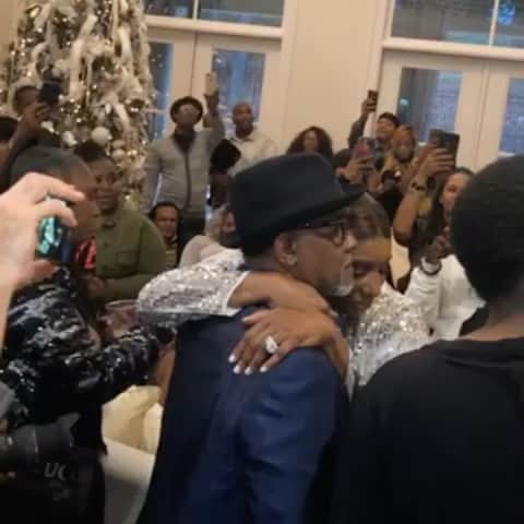 ネネ・リークスのインスタグラム：「My first Sunday without you Gregg! The struggle is real🙏🏾❤️ Our circle was always full of love💔  I love our videos! Create memories while you can #casaleakesholidays」