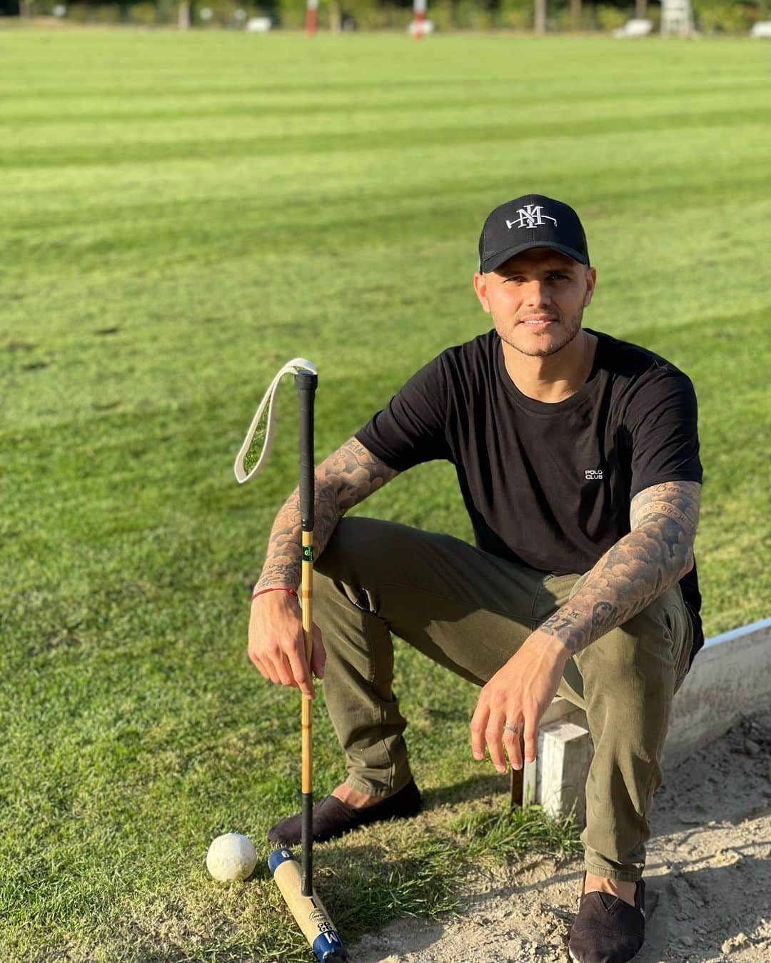 マウロ・イカルディのインスタグラム：「Domingo de Polo 🏐🐎」