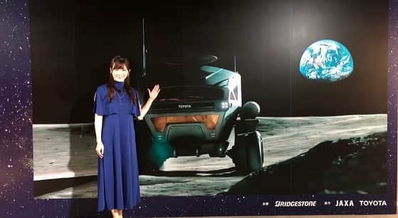 榎本麗美さんのインスタグラム写真 - (榎本麗美Instagram)「. 最高で最高の最高な 9月12日✨宇宙の日でした🥰  BRIDGESTONE presents 『from JAPAN to THE MOON - 月へ: 日本のものづくりが目指す場所 –』  の司会を務めさせて頂きました✨  月面探査に挑むチームジャパン🌕 ブリヂストンさん トヨタさん JAXAさんと、  人類が月、さらに火星へと活動を広げる未来と、 チームジャパンで挑む #ルナクルーザー のお話をたっぷり伺いました✨  ぜひ、ご覧下さいね😍 ↓ https://youtu.be/sOLQ-f9BHA8  ご一緒した皆さんは 私にとって『先陣切って月に乗り込むアベンジャーズ』です🦸‍♂️ 本当にカッコ良い！！  本当にありがとうございました✨  #宇宙の日 #初めて宇宙の日に宇宙のお仕事をさせて頂いた記念日」9月13日 13時50分 - enomotoremi