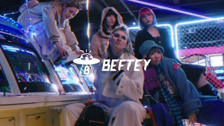 UCARY & THE VALENTINEのインスタグラム：「Music by me for @beftey !  どこ見ても好きな人、撮影も音楽もノリノリでやりました。 不良少女ですって、確かに。  ありがとうございました🔥 まあたそちゃんのYouTube見てください⭐️❤️ @5m91r」
