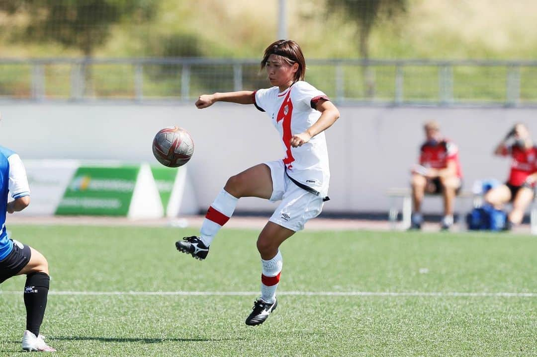 田中陽子さんのインスタグラム写真 - (田中陽子Instagram)「1-2 vs Alavés  試合は負けてしまいましたが、個人的には今日がラージョでのデビュー戦でした⚽️⚡️ 早くチームにフィットして活躍して勝利に貢献できるように頑張ります！  @mutsukawamori 📸 ありがとうございます🙏  #rayovallecano #primeraiberdrola  #españa #futbol #vamosrayo」9月13日 5時19分 - yoko_tanaka08