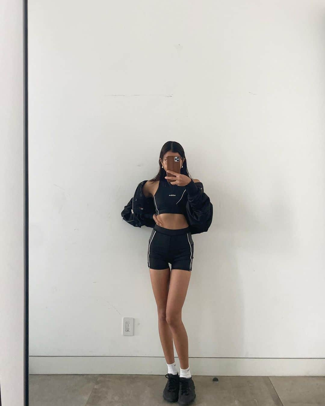 ローラさんのインスタグラム写真 - (ローラInstagram)「Morning Pilates 💦🏋️‍♂️🧠🥬✨ #ピラティス」9月13日 6時58分 - rolaofficial