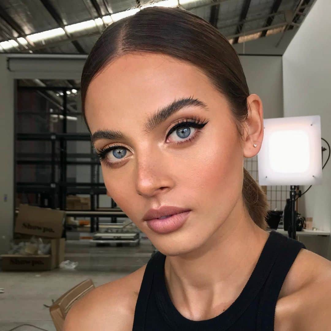 Ania Milczarczykのインスタグラム：「Real life Bratz Doll @isabelleimpala Ps it’s been a hot minute since I remember doing a wing, thank you @showpo」