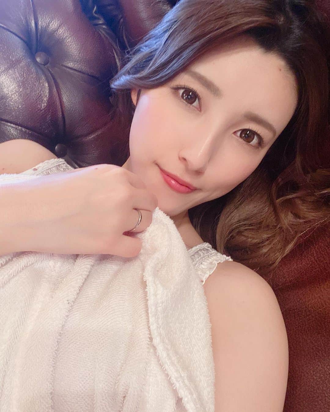 森沢かなのインスタグラム：「一緒に寝る？？」