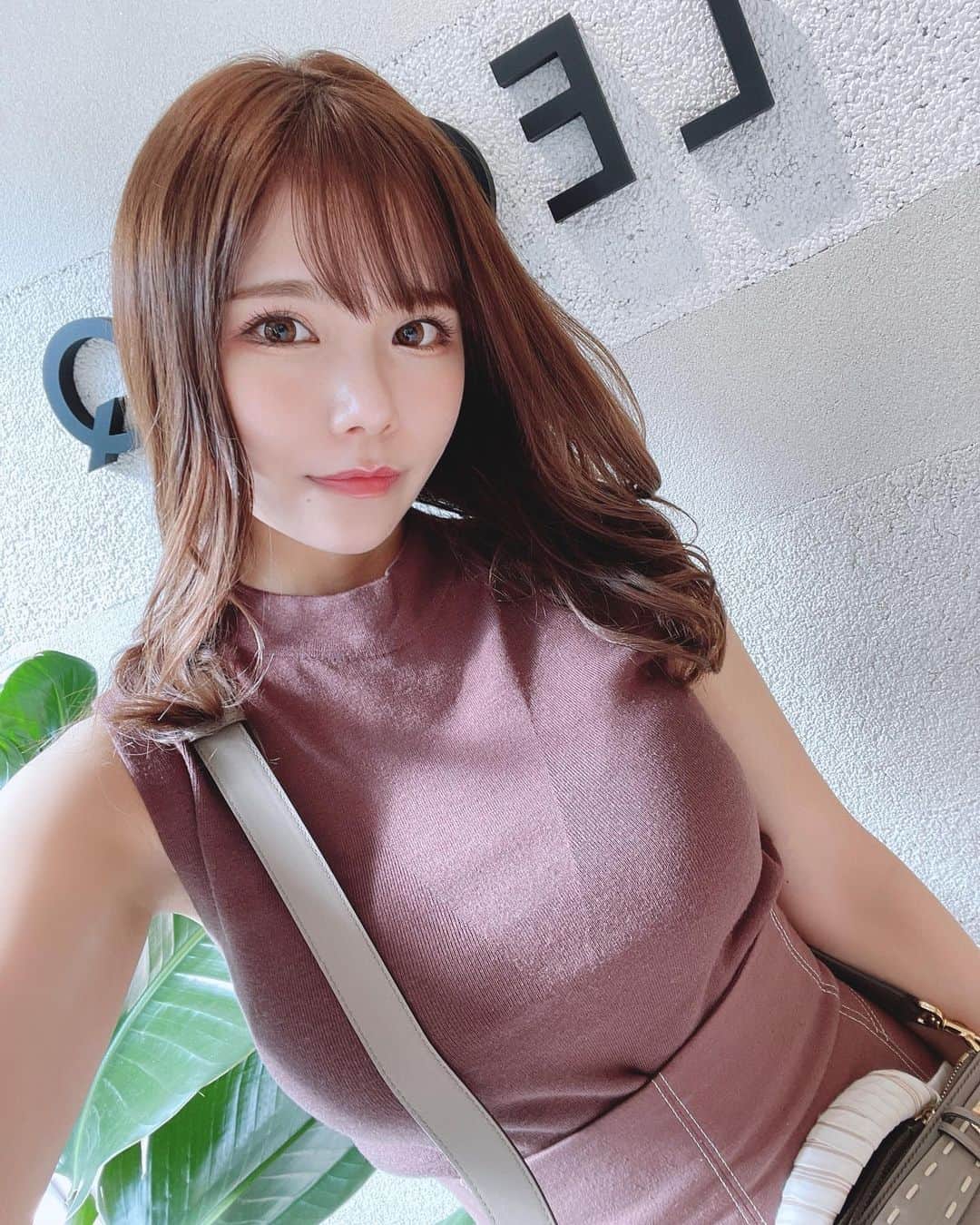 のインスタグラム：「. 先日ルサンククリニック表参道の プレイベントに招待して頂き行ってきました🌟 . . 一階にはドクターズコスメがたくさん✨😭 私はずっと前から気になっていたゼオスキンを購入しました！マイルドなやつ！ 無料の肌診断をしてもらってから購入するのがオススメです🙆‍♀️💕 とっても丁寧にカウンセリングして頂いたよーー . 美容ナースのみなさま可愛すぎるし お肌綺麗すぎてたくさん質問してしまいました🤣💕 . これからも通いたい🥰✨ . #ルサンククリニック表参道#プレイベント#ゼオスキン#美容#肌管理#美肌 #promotion」