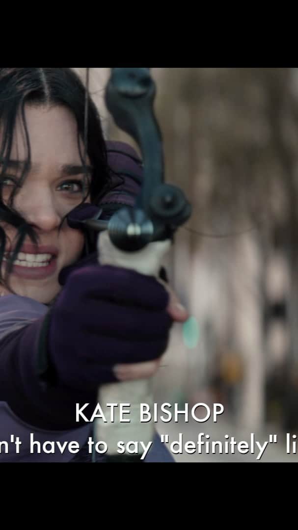 ヘイリー・スタインフェルドのインスタグラム：「couldn’t be more excited. and neither could kate. @disneyplus  🏹👀🎄🎁💣🥷🏼🎅🏼✨」