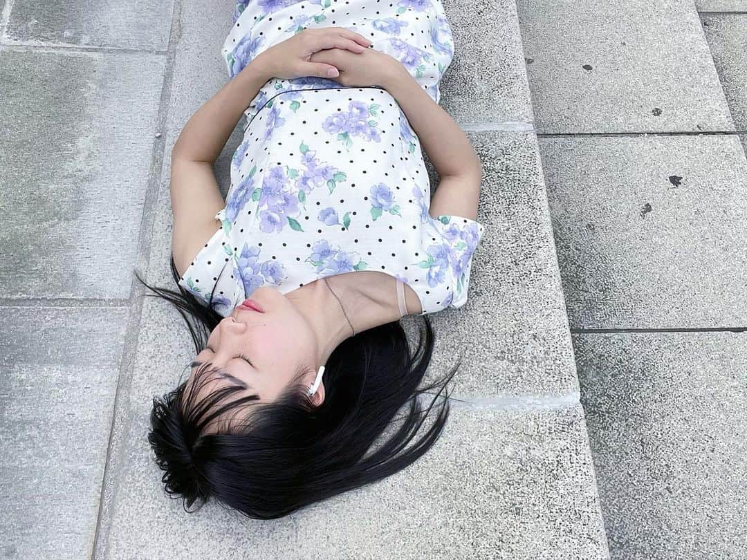 藍沢梨夏のインスタグラム：「こんな子いたらどうする？🙈 放置...？🥺  #チラリズム #チラリズム探究家 #kwaii #gravure #グラビアアイドル #portraitgirl #tokyogirl #japanesegirl #パンチラ先生」