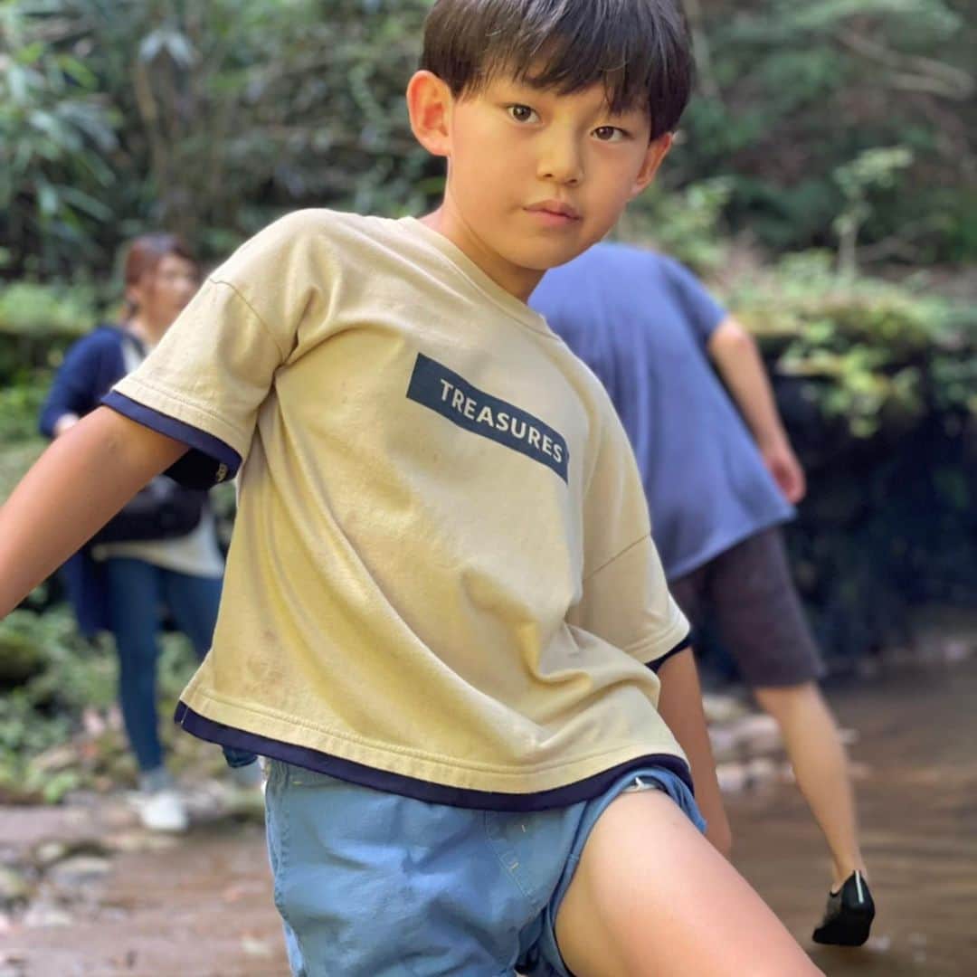 ブラザー4チャンネルのインスタグラム：「この前動画公開した 【兄弟だけのキャンプ】 の写真📸  ルーフトップテント⛺️子供たち大興奮ですっごく喜んでました✨  また行きたいなぁ🌲✨  #ブラザー4 #brother4 #ルーフトップテント #キャンプ #castillogrande #カスティログランデ  #ブラストトレイル #アソモビ」