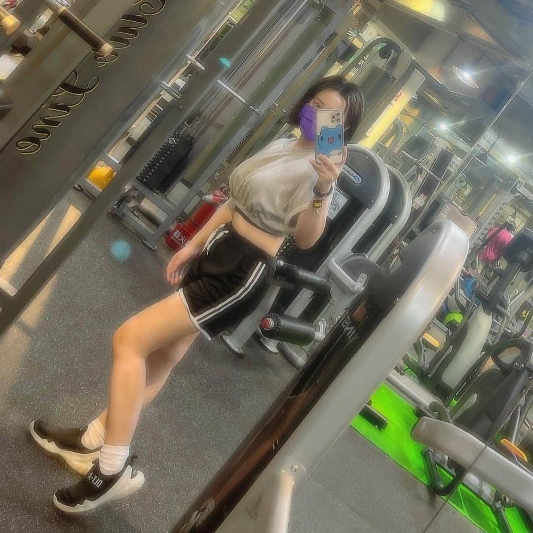 千尋さんのインスタグラム写真 - (千尋Instagram)「好久沒來運動啦✨✨✨ 健身配貓貓（？ 跟 @shiragayanko66 仔一起  #打鐵健身 #打鐵健身錦州店」9月13日 23時11分 - chihiro_chang