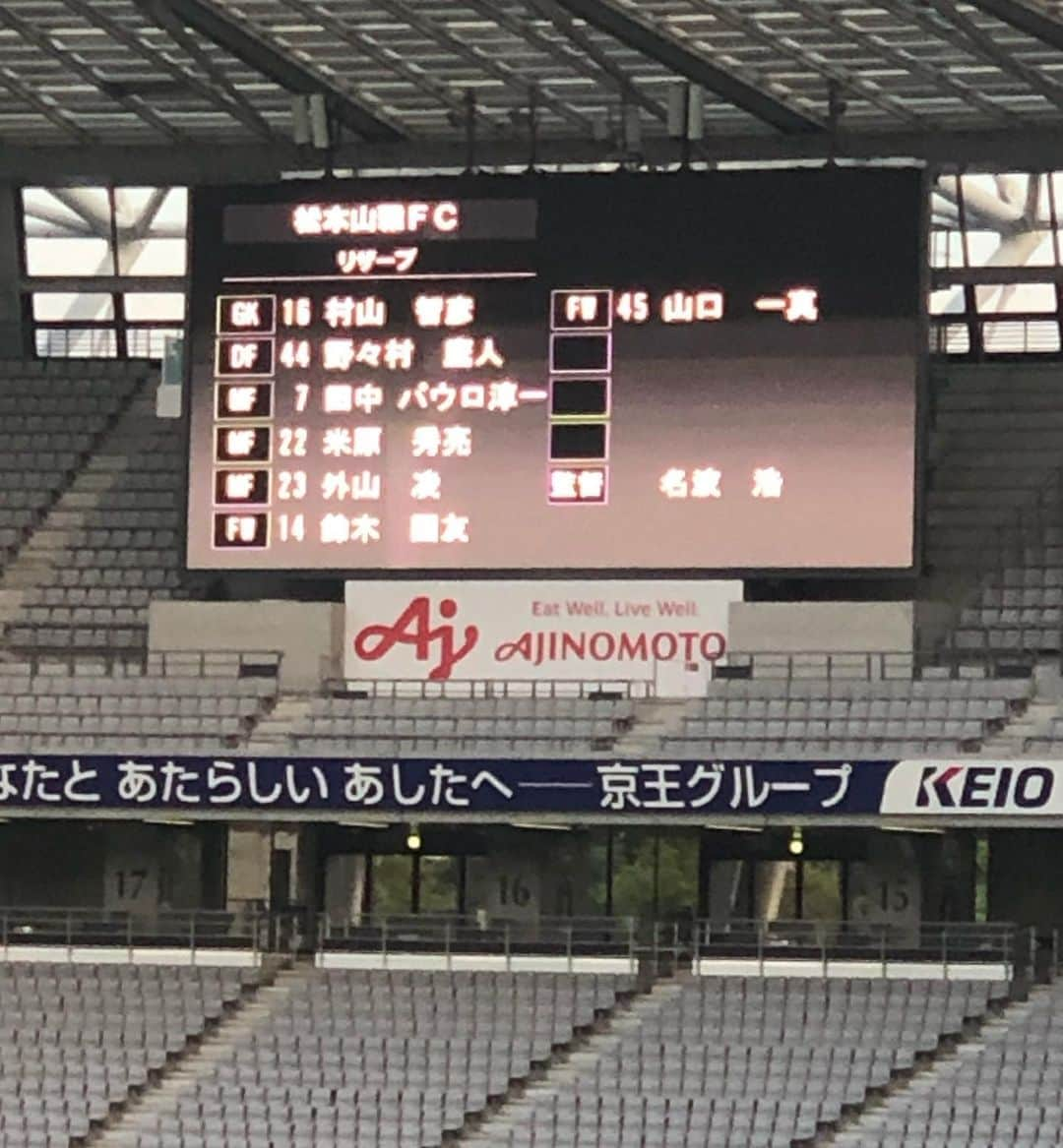 黒田菜月さんのインスタグラム写真 - (黒田菜月Instagram)「１年ぶりのスタジアム⚽️🏟 #TBSニュース #衣装 #ヘアメイク #女子アナ #女子アナコーデ #女子アナメイク #女子アナヘア . #Jリーグ @jleaguejp #j2  #東京ヴェルディ #松本山雅 #名波浩 監督 #味の素スタジアム  #はじめて行った #都会的だった #LEDがすごかった #テクニカルエリア  #１年前が最後だったサッカー観戦 #１年前に見た試合もヴェルディ戦 #ジュビロ磐田 #ヤマハスタジアム #テクニカルエリアのギリギリに立つ名波さんの姿を見れて嬉しかった #ちっちゃい傘ってヤクルトだけじゃないんだね」9月13日 23時27分 - nyaaatsuki_krd