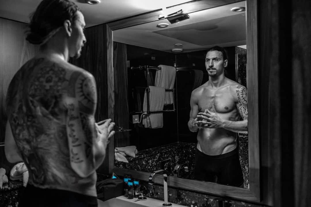 Zlatan Ibrahimović Parfumsさんのインスタグラム写真 - (Zlatan Ibrahimović ParfumsInstagram)「New week, new opportunities.   Find your favorite among our scent series and we make sure you are fully equipped to get through the day fresh and sharp.   #zlatansport」9月13日 15時03分 - zlatanibrahimovicparfums