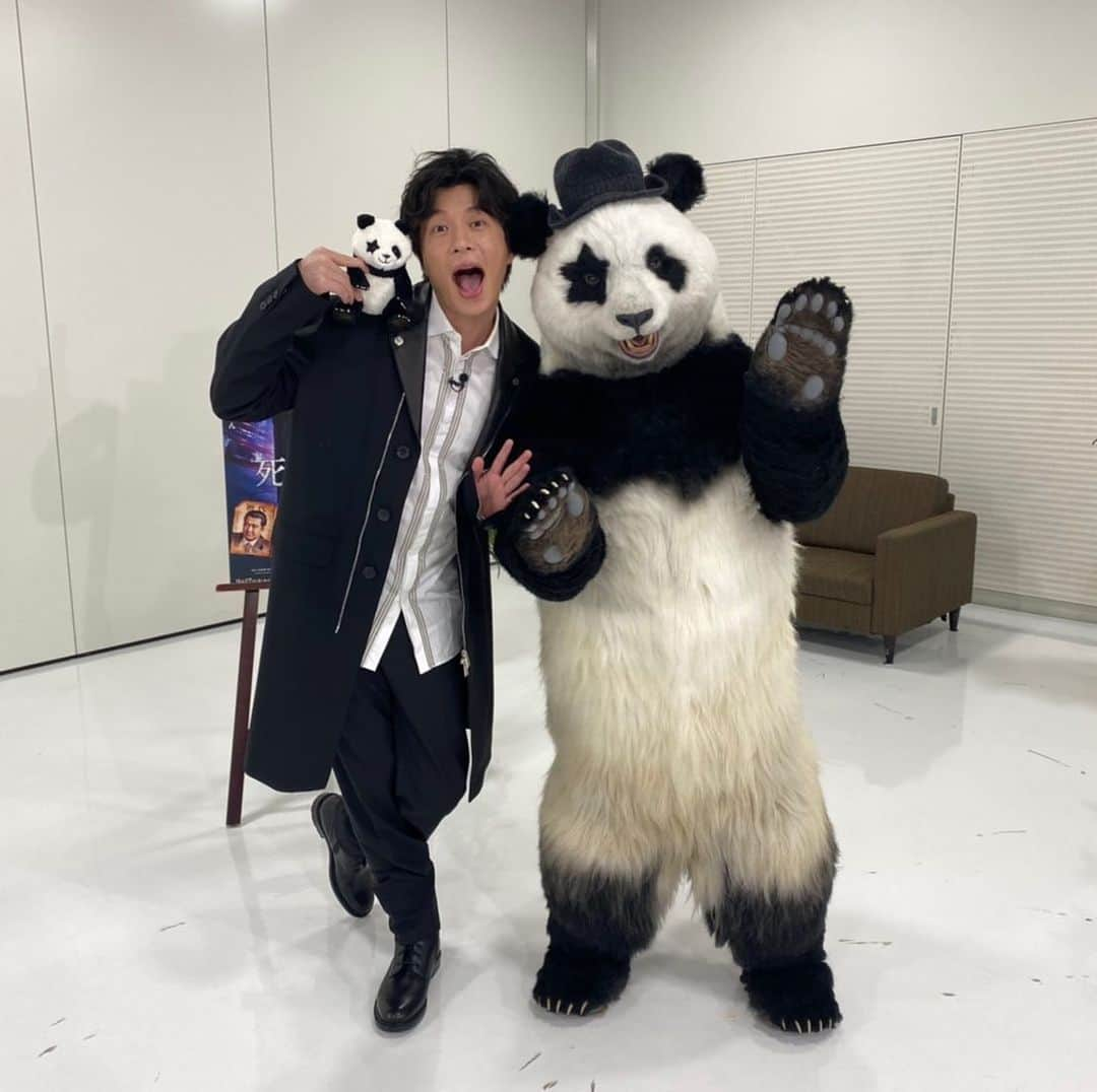 星星（セイセイ）さんのインスタグラム写真 - (星星（セイセイ）Instagram)「🐼✨🎩😎 #死神さん #田中圭 さん #コラボ中 . きょうの #ベラベラENGLISHは ...💯 🌟mole 🌟ほくろ . 今日から4日間、田中圭さんがベラベラENGLISHに登場だよ〜🐼❣️ 撮影、楽しかったなあ..🤤 #帽子 #似合ってる？ #明日もみてね . #星星 #パンダ #panda #pandagram #パンダ好きな人と繋がりたい #ZIP!」9月13日 15時04分 - seisei_panda