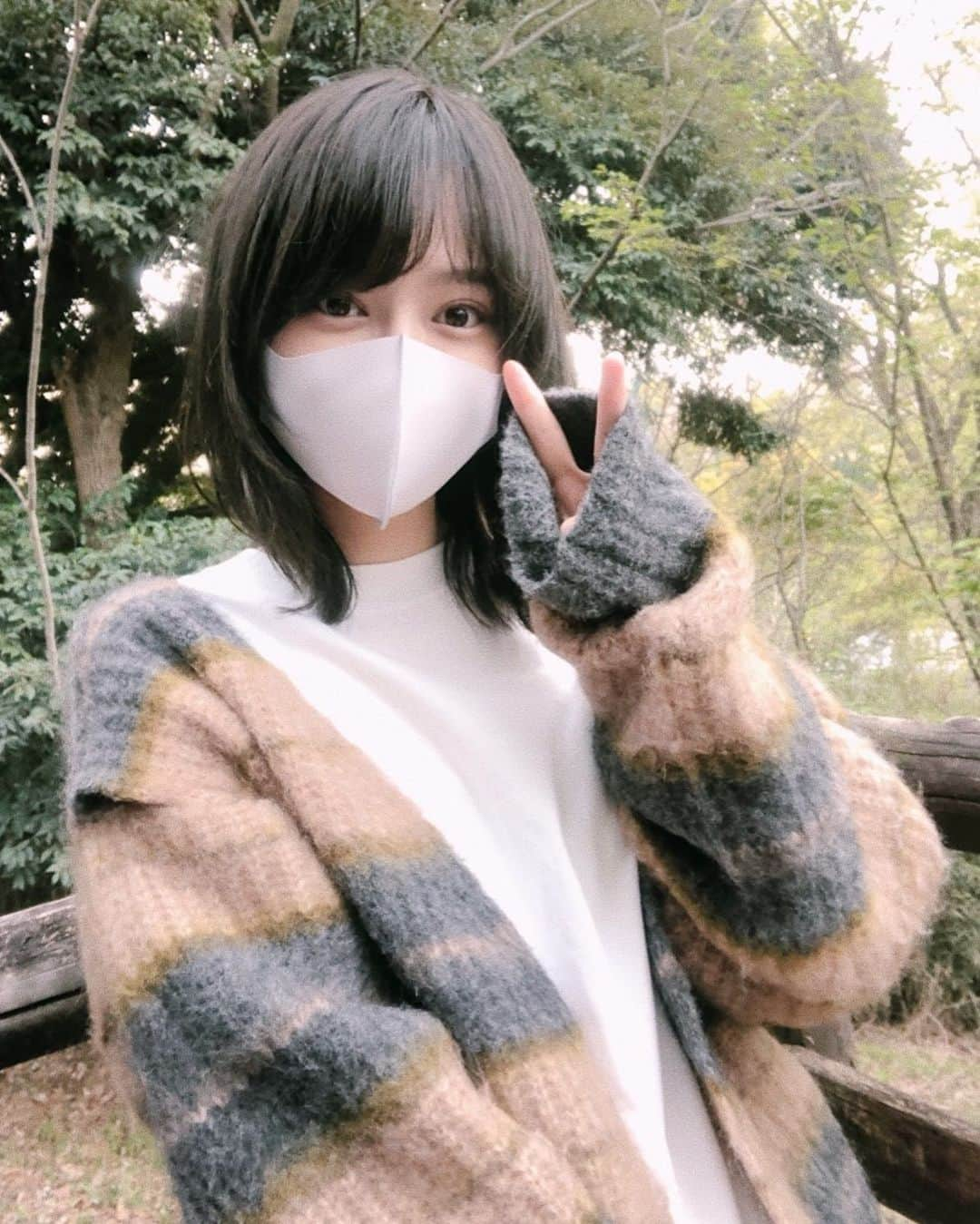 藤野有理のインスタグラム：「✌️」