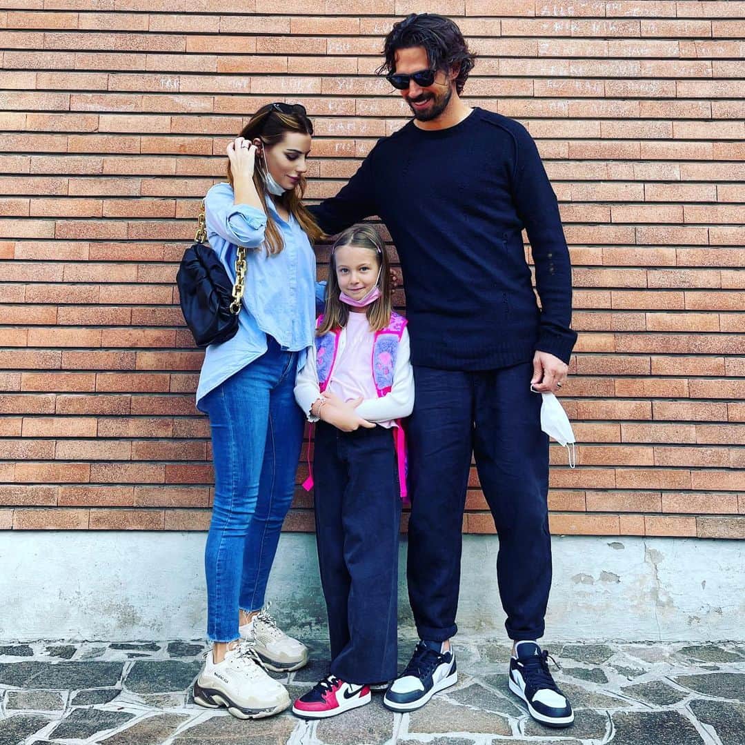 アンドレア・コンシーリのインスタグラム：「Il tuo primo giorno di scuola!!!  “Non smettere mai di sognare, solo chi sogna può volare” #proudofyou #loveyou」