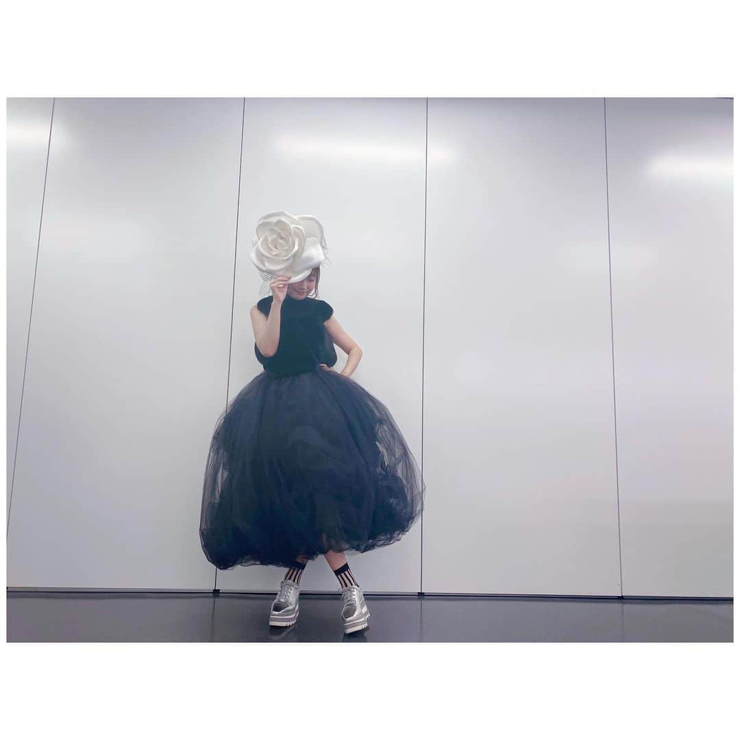 大塚愛さんのインスタグラム写真 - (大塚愛Instagram)「LIVE FASHION  トップス スカート共にMIYAO  ✴︎ライブ配信は19日までご覧いただけます✴︎  AIO　#live #fashion  #miyao」9月13日 18時27分 - aiotsuka_official