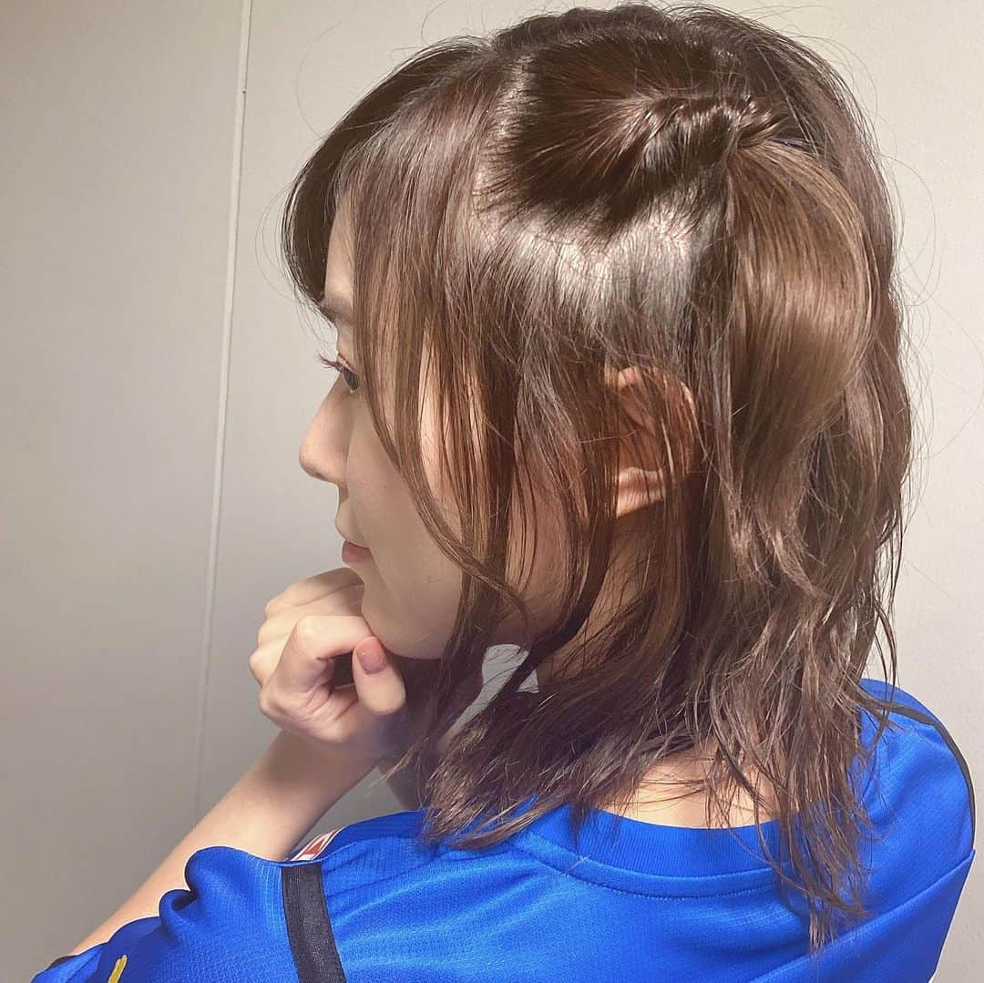 松井珠理奈さんのインスタグラム写真 - (松井珠理奈Instagram)「最近お気に入りの髪型🥰 短くても女の子らしくなる『ねじりツイン💓』 ねじってピンでとめるだけだからみんなもできるよ✨  #hairstyle  #hairarrange  #お気に入り  #巻き髪  #ねじりアレンジ  #love #ヘアアレンジ  #ヘアスタイル  #ミディアムヘア」9月13日 18時50分 - jurinamatsui3