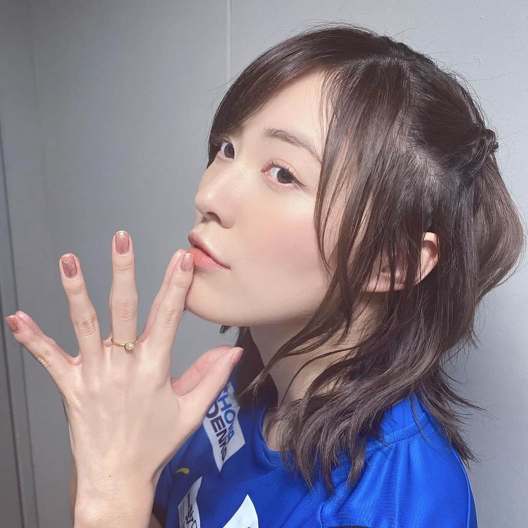 松井珠理奈さんのインスタグラム写真 - (松井珠理奈Instagram)「最近お気に入りの髪型🥰 短くても女の子らしくなる『ねじりツイン💓』 ねじってピンでとめるだけだからみんなもできるよ✨  #hairstyle  #hairarrange  #お気に入り  #巻き髪  #ねじりアレンジ  #love #ヘアアレンジ  #ヘアスタイル  #ミディアムヘア」9月13日 18時50分 - jurinamatsui3