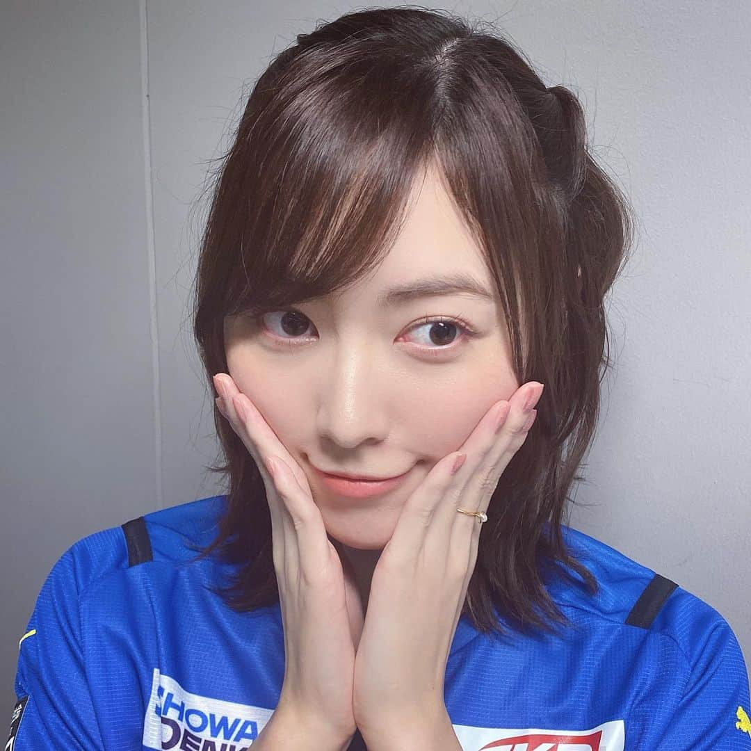 松井珠理奈さんのインスタグラム写真 - (松井珠理奈Instagram)「最近お気に入りの髪型🥰 短くても女の子らしくなる『ねじりツイン💓』 ねじってピンでとめるだけだからみんなもできるよ✨  #hairstyle  #hairarrange  #お気に入り  #巻き髪  #ねじりアレンジ  #love #ヘアアレンジ  #ヘアスタイル  #ミディアムヘア」9月13日 18時50分 - jurinamatsui3