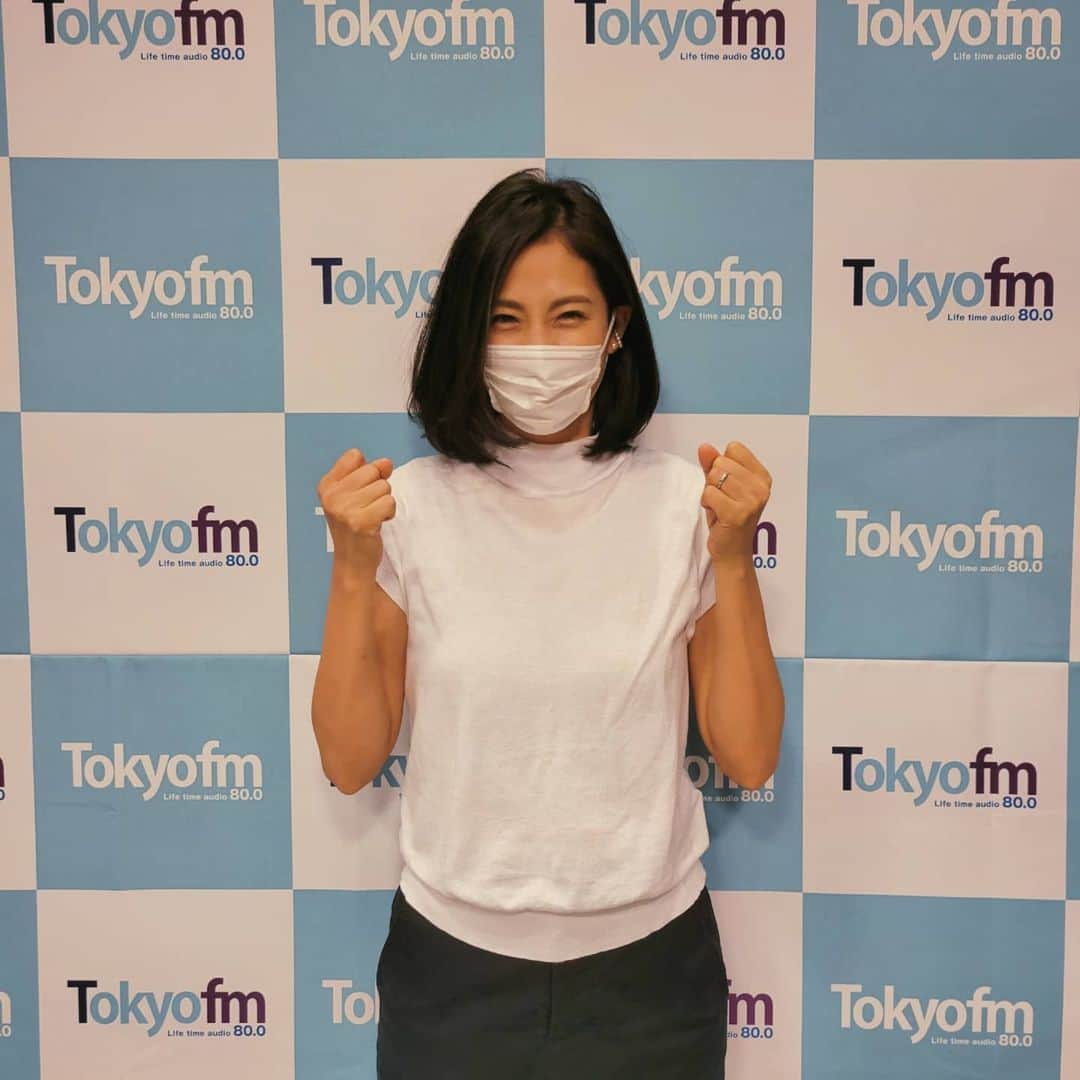 のインスタグラム：「朝6時~TOKYOFMで放送されている【ONE MORNING】 ☀️☀️☀️  今週は吉田明世さんが夏休みのため、木、金曜日を担当させていただくことになりました🙏🌻  生放送３時間！ドキドキ！！ めちゃめちゃ早起きがんばります💪いつも19:30には寝床に入ってるルーティンが役立つときがきました😉❇️  精一杯務めますので、早起きした方は、お耳を貸していだけると、うれしいです👂️💓  #明世さんの代わリイナをがんばリイナ #tokyofm #ワンモ #アミューズ #先輩です」