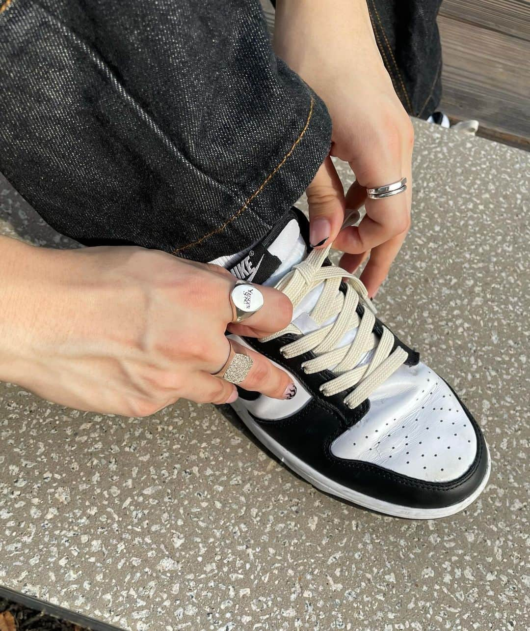 まきとんさんのインスタグラム写真 - (まきとんInstagram)「This shoelace look like travis aj1<3  nails @anvioginza  rings @rei.tokyo @younger__song  shoes @nike #dunklow  . . . #nail #nails #nailsmen #mennails #ネイルデザイン #ネイル #フレンチネイル #メンズネイル #メンズファッション #スニーカー #スニーカー男子 #ナイキ #ナイキスニーカー #シューレース #nikedunk #nikedunklow #nikeshoes #dunklow #dunk」9月13日 19時21分 - lv_iw