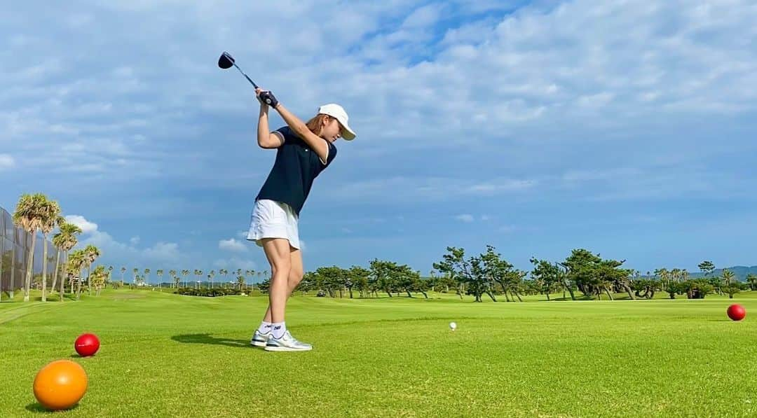 岩垂かれんさんのインスタグラム写真 - (岩垂かれんInstagram)「去年ぶりのラウンド⛳️ 急にまたハマりだしたゴルフ 足の筋肉に引いた  #大腿四頭筋 #鍛えてるわけではなくナチュラル #ゴルフ #ゴルフ女子 #ゴルフスイング」9月13日 19時15分 - kareniwadare