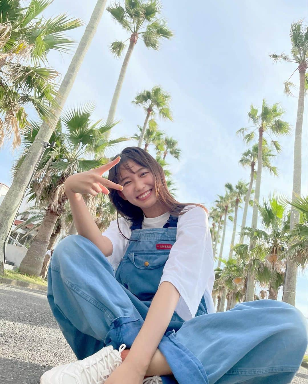 志田音々さんのインスタグラム写真 - (志田音々Instagram)「🌴🌴🌴 最近撮影でも着させて頂くことが多いオーバーオールさん☺️これは私服♪ キティちゃんとお揃いなのだ🎀  #生島企画室 #志田音々」9月13日 19時38分 - shida_nene0715