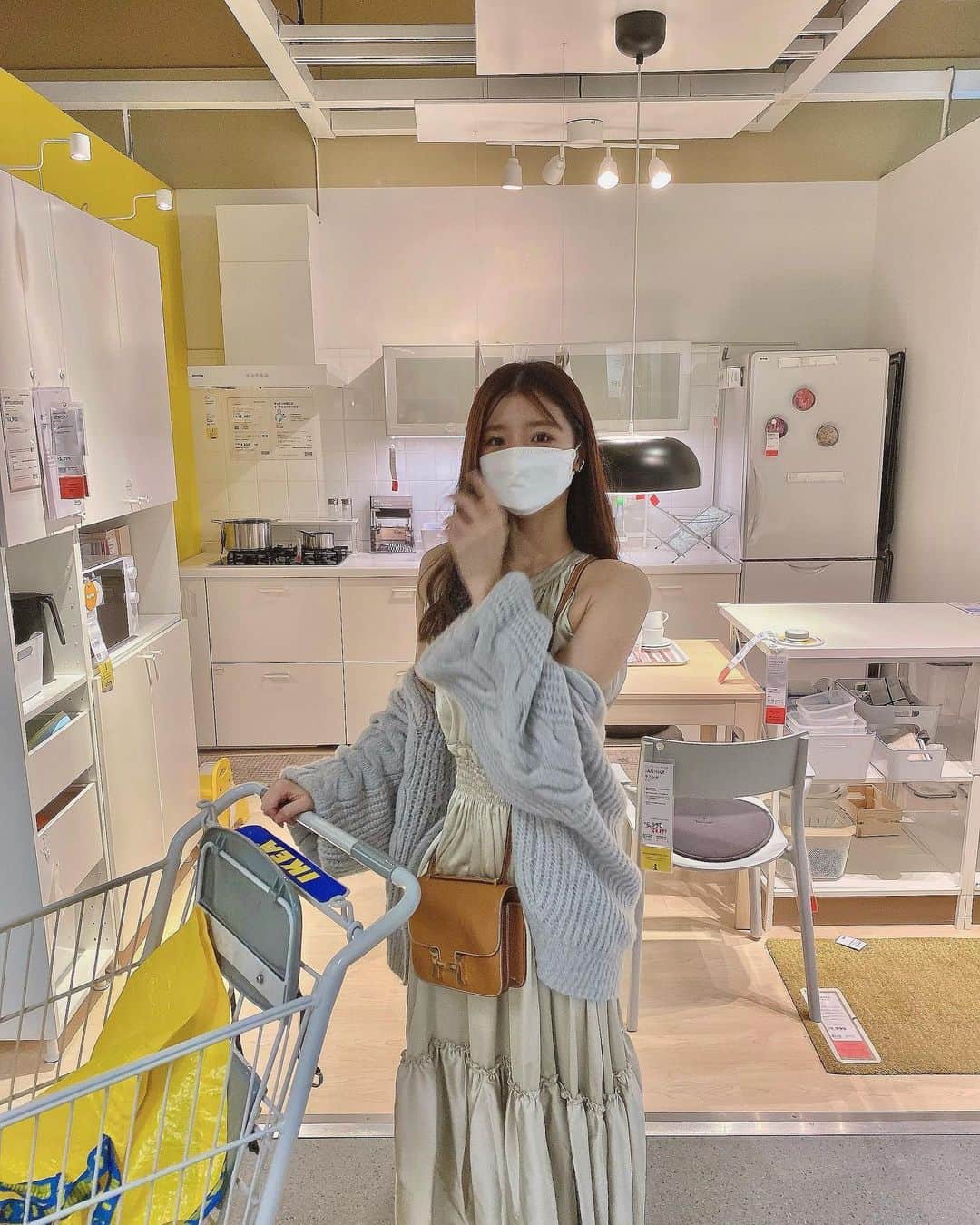 のインスタグラム：「IKEA🍦🌭 * * one-piece： @efla_official  sandal： @eimyistoire_official」