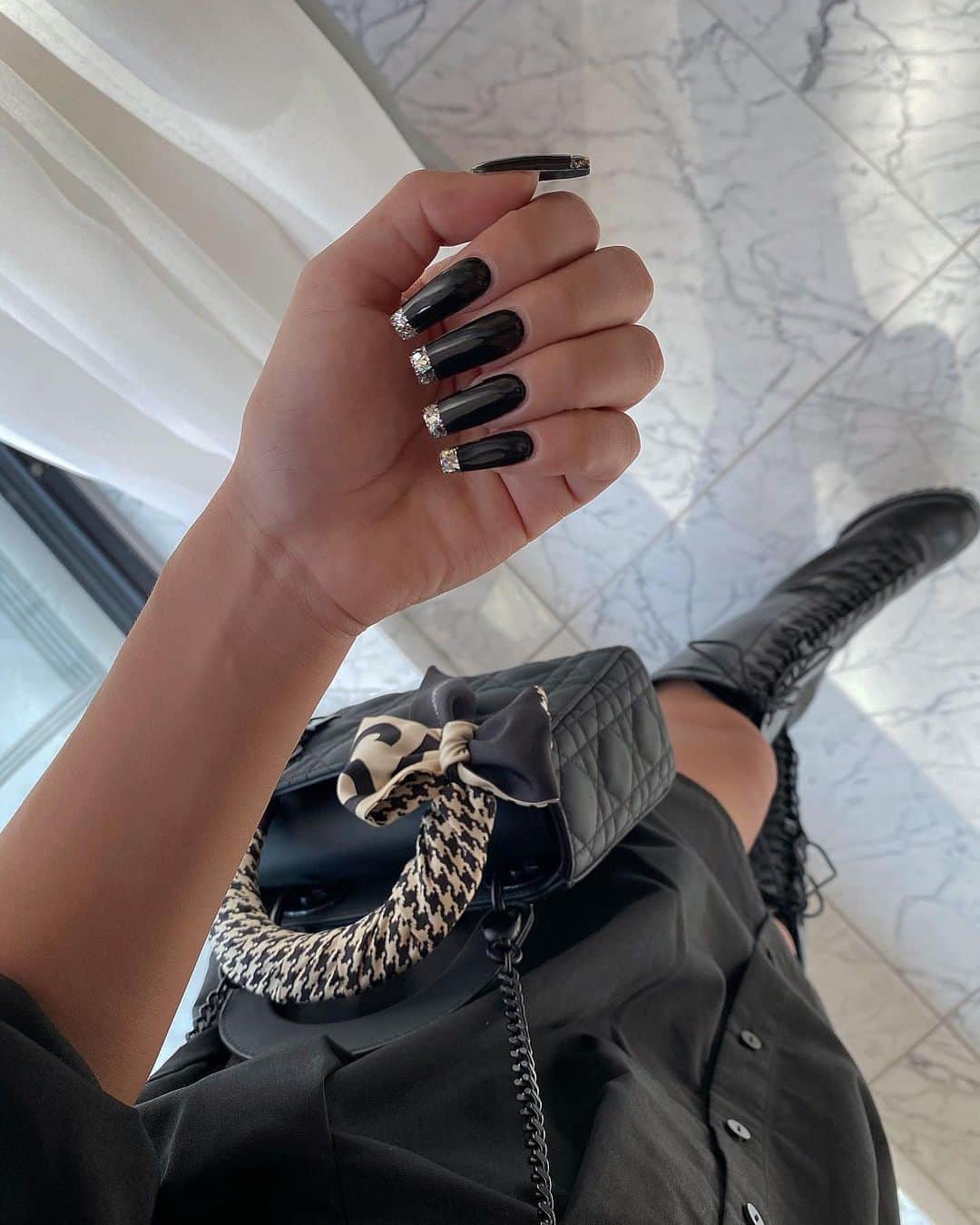 華のインスタグラム：「クロミちゃん🖤 #newnail」