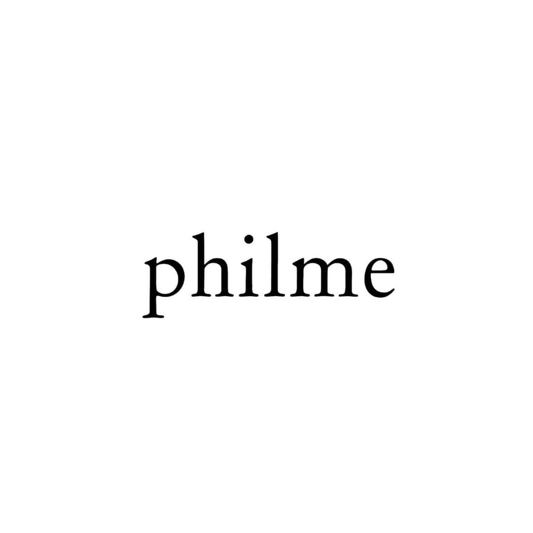 大園桃子さんのインスタグラム写真 - (大園桃子Instagram)「... ⁡ お知らせです。 ⁡ この度、philme (フィルム) @philme_official  という、アパレルブランドを10月上旬にオープンします。 ⁡ ⁡ ⁡ 22歳のお誕生日を迎えた今日、 やっとご報告できて嬉しく思います🍂 それと同時に、これから気を引き締めて 頑張っていかなければ！と強い気持ちです。 ⁡ ⁡ 少し経緯をお話させてください。 ⁡ 私は、目標を持たず日々を過ごしてきました。 好きな物が分からなくて、自分には 何が出来るんだろうと思っていました。 ⁡ そんな中、自粛期間で自分自身の事を じっくりと考える時間ができ、 色々なもの見て、深く調べていくうちに もともと好きだった物、やってみたかった事が どんどん明確になってきたのを覚えています。 ⁡ ⁡ [ 自分の好きなお洋服を1から作ってみたい。] ⁡ ⁡ この夢を持てた事、挑戦したい。と強く思えたことが グループの卒業を前向きに考え始めた理由の一つです。 ⁡ これからは、表に出るお仕事はせず、 ファッション関係の頼れるお姉様方のお力を お借りしながら、ひっそりと 素敵なお洋服を作れるように 頑張っていきたいと思っています。 ⁡ ⁡ ですが、、(^^; ⁡ ⁡ ⁡ ありがたいことに、Instagramを続けて欲しいと 言ってくださる方が沢山いらっしゃったので 見てくださる方がいるのならば…と思い たまに、すこし、ゆるーく 投稿していこうと思います！笑 ⁡ お洋服の事も、何気ない日常の事も 皆様と共有できたら嬉しいなと思っております。🕰 ⁡ ⁡ 宜しくお願いします。」9月13日 20時01分 - o.momoko_official